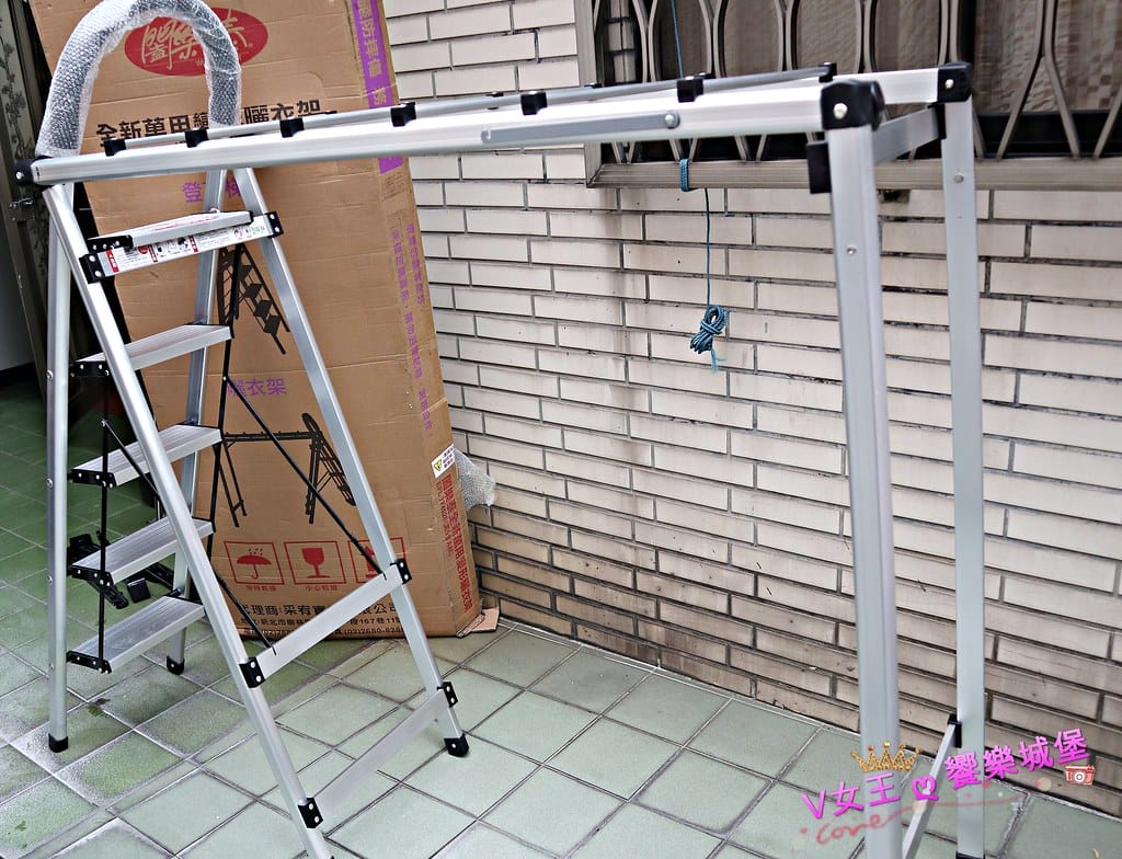 【家事好物】闔樂泰 全新萬用變形曬衣架-黑5步 登高梯、曬衣架、工作梯、收納架 多功能設計,一梯四用 輕巧好收納,家事界的魔術師 ! - 第12張圖 batch_IMG_9038 -1