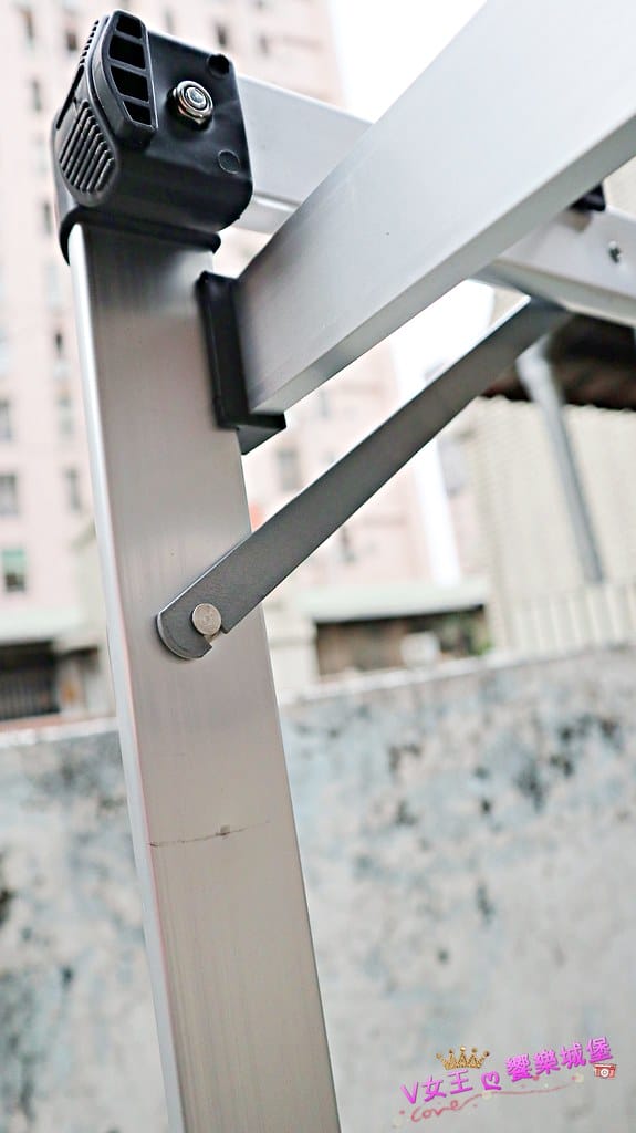 【家事好物】闔樂泰 全新萬用變形曬衣架-黑5步 登高梯、曬衣架、工作梯、收納架 多功能設計,一梯四用 輕巧好收納,家事界的魔術師 ! - 第15張圖 batch_IMG_9042 -1