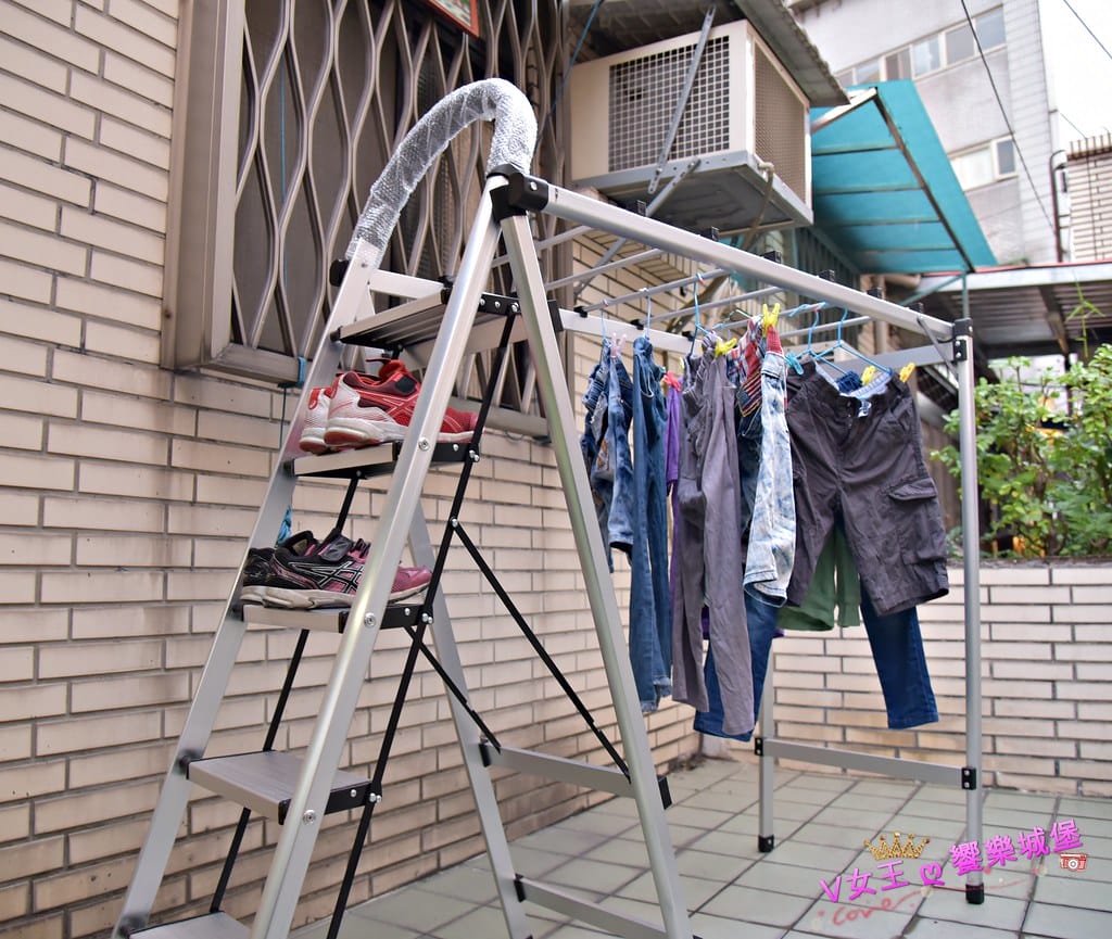 【家事好物】闔樂泰 全新萬用變形曬衣架-黑5步 登高梯、曬衣架、工作梯、收納架 多功能設計,一梯四用 輕巧好收納,家事界的魔術師 ! - 第24張圖 batch_DSC_9366 -1