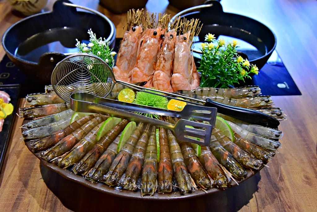【新莊火鍋美食】 瘋一鍋頂鮮鍋物 瘋滿足大蝦鍋雙人套餐,給你 ” 好蝦 ” 的一鍋美味,配上一杯現調手搖飲,全台獨家火鍋搭配特調手搖,吃好鍋配好茶,真是霸氣的一餐 ! - 第32張圖 DSC_0759 -1