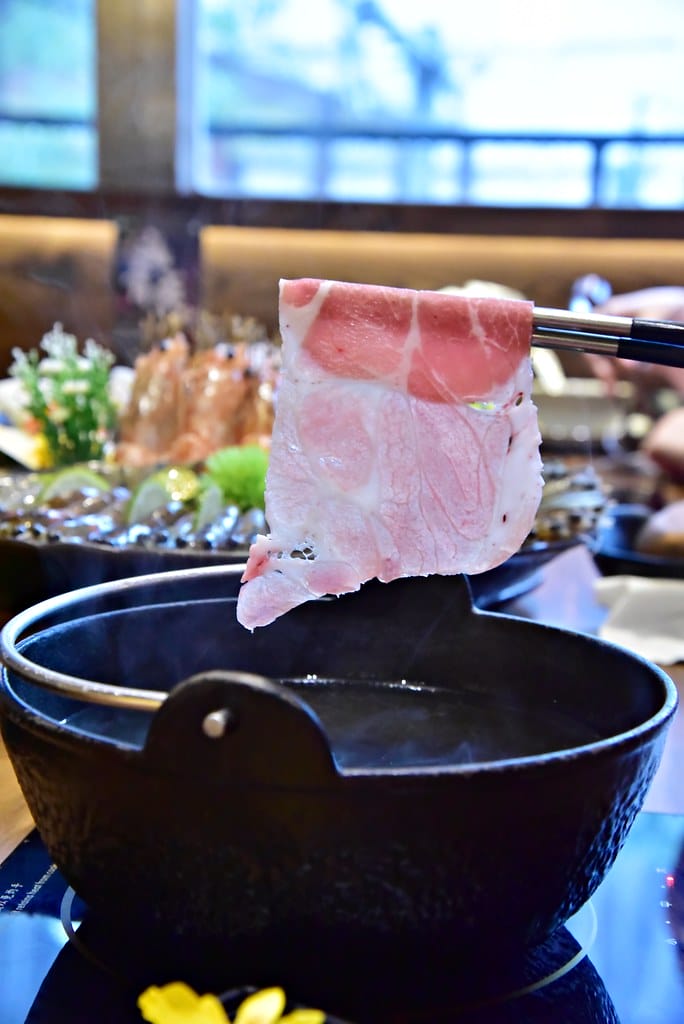 【新莊火鍋美食】 瘋一鍋頂鮮鍋物 瘋滿足大蝦鍋雙人套餐,給你 ” 好蝦 ” 的一鍋美味,配上一杯現調手搖飲,全台獨家火鍋搭配特調手搖,吃好鍋配好茶,真是霸氣的一餐 ! - 第26張圖 DSC_0789 -1