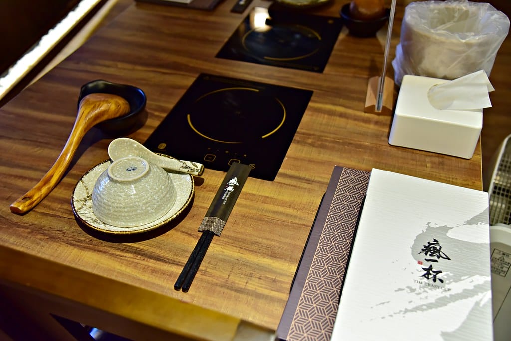 【新莊火鍋美食】 瘋一鍋頂鮮鍋物 瘋滿足大蝦鍋雙人套餐,給你 ” 好蝦 ” 的一鍋美味,配上一杯現調手搖飲,全台獨家火鍋搭配特調手搖,吃好鍋配好茶,真是霸氣的一餐 ! - 第8張圖 DSC_0828 -1