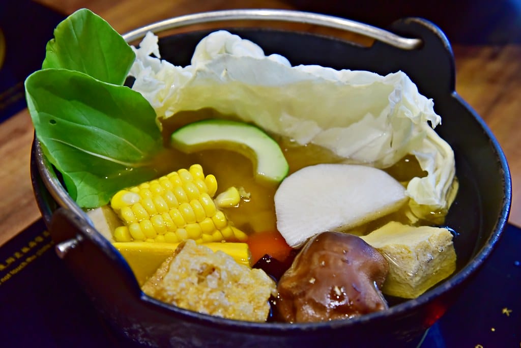 【新莊火鍋美食】 瘋一鍋頂鮮鍋物 瘋滿足大蝦鍋雙人套餐,給你 ” 好蝦 ” 的一鍋美味,配上一杯現調手搖飲,全台獨家火鍋搭配特調手搖,吃好鍋配好茶,真是霸氣的一餐 ! - 第22張圖 DSC_0794 -1