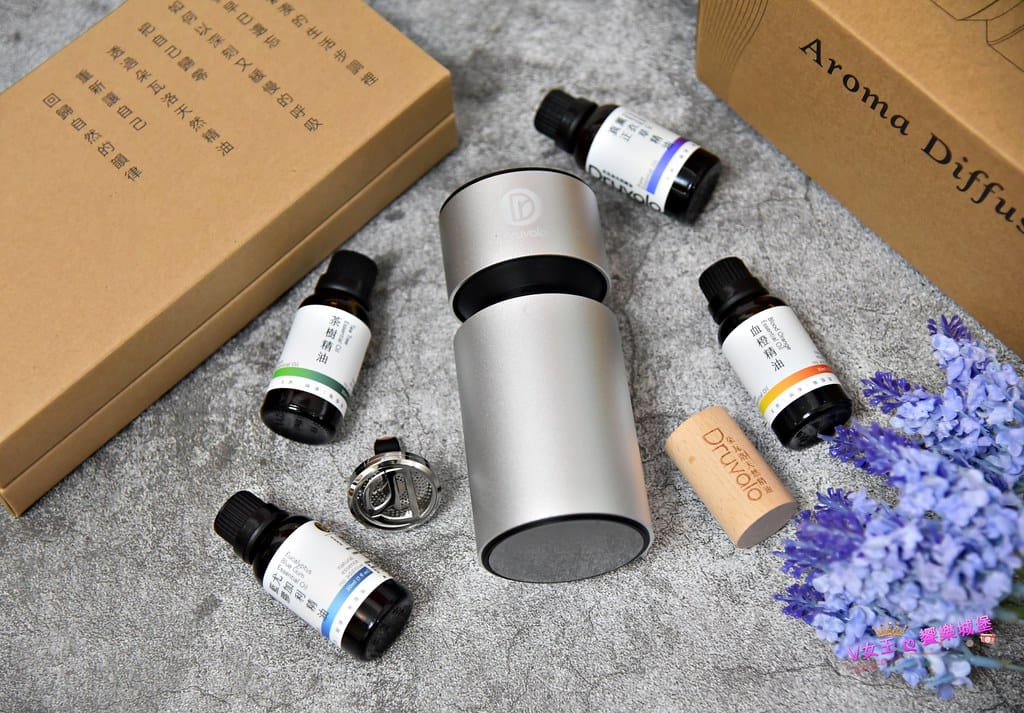 【香氛生活】朵瓦洛天然精油 免加水精油霧化機,美國進口天然精油,讓我在家就可享受頂級香氛享受,加贈空調擴香夾,讓開車出遊也可以將香氛帶著走。。。。 - 第24張圖 batch_DSC_0942 -1