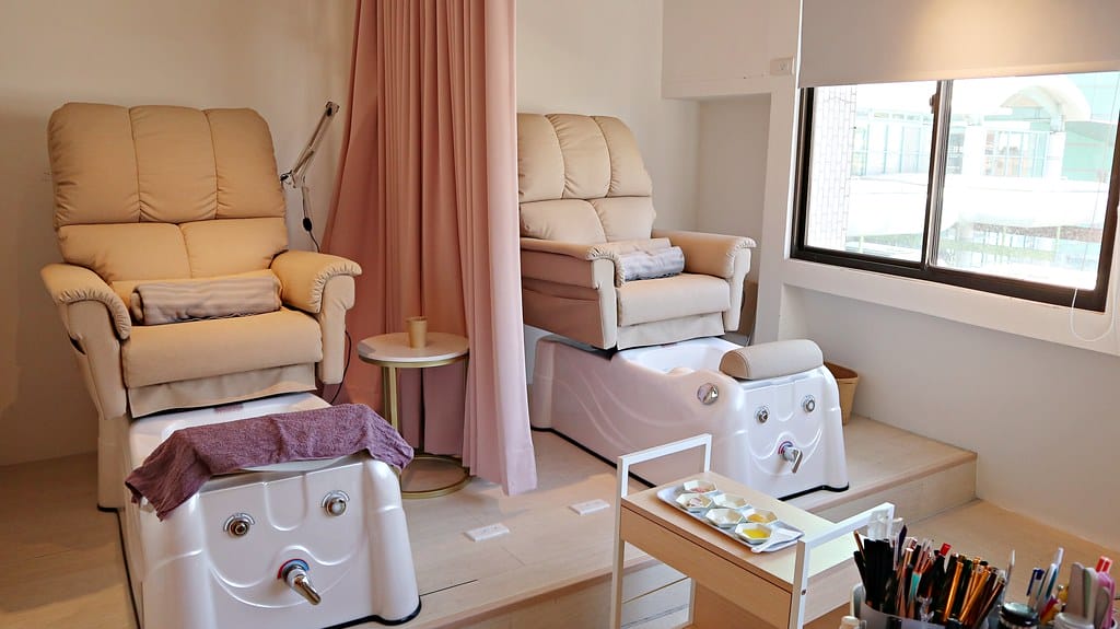 【台北美甲分享】捷運忠孝復興站 Winnie美學 東區美甲美睫/日式無痛除毛 舒適放鬆的環境,提供最專業的女王頂級足部保養服務,讓我跟腳底硬皮、死皮大聲說Bey Bey - 第15張圖 IMG_0664 -1