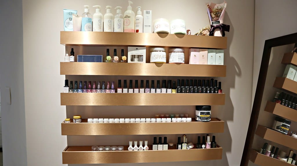 【台北美甲分享】捷運忠孝復興站 Winnie美學 東區美甲美睫/日式無痛除毛 舒適放鬆的環境,提供最專業的女王頂級足部保養服務,讓我跟腳底硬皮、死皮大聲說Bey Bey - 第5張圖 IMG_0643 -1