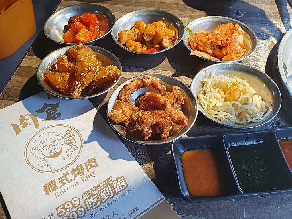 【西門韓式烤肉】捷運西門站 肉倉韓式烤肉 無法出國那就來個韓式料理吃到飽吧 ! 韓式小菜、韓式熱食、韓式燒烤 任你吃,多樣化的選擇讓您一次品嚐各種韓式經典美食! - 第20張圖 20200216_141716 -1