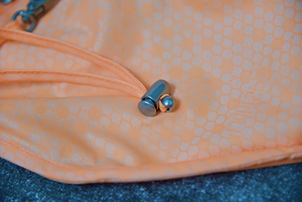 LightSPA美肌光波織物 ll 美肌光波多功能防曬披肩 花朵帽 UPF50、抗UV、防潑水 是炎炎夏日防曬必備好物,別讓熱情的太陽在你身上留下痕跡了。。 - 第15張圖 DSC_3521 -1