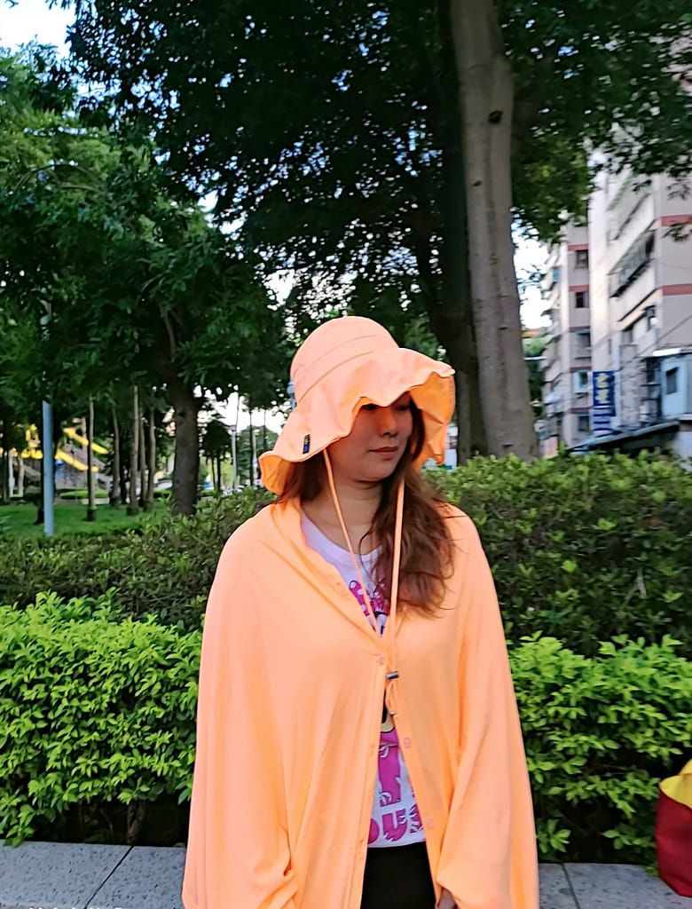 LightSPA美肌光波織物 ll 美肌光波多功能防曬披肩 花朵帽 UPF50、抗UV、防潑水 是炎炎夏日防曬必備好物,別讓熱情的太陽在你身上留下痕跡了。。 - 第19張圖 beauty_20200619174647 -1_meitu_1