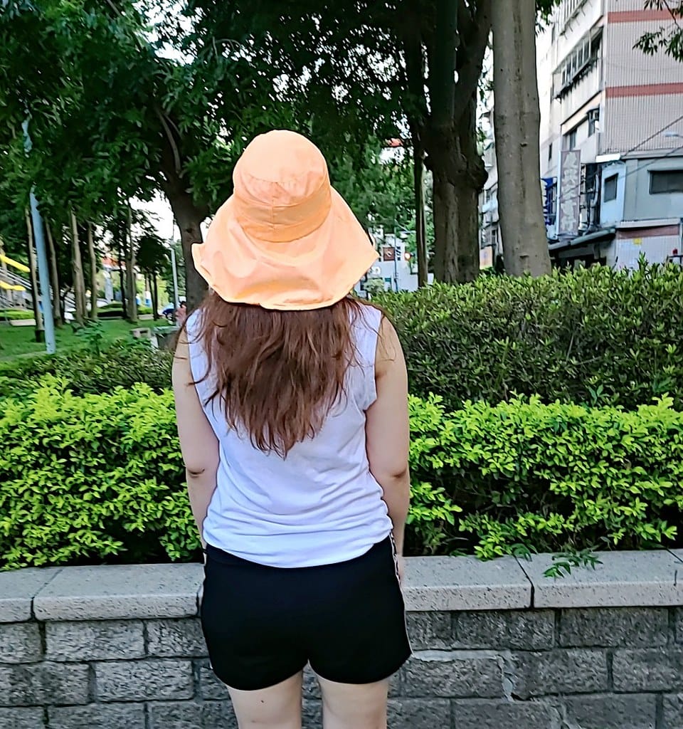 LightSPA美肌光波織物 ll 美肌光波多功能防曬披肩 花朵帽 UPF50、抗UV、防潑水 是炎炎夏日防曬必備好物,別讓熱情的太陽在你身上留下痕跡了。。 - 第18張圖 beauty_20200619174820 -1_meitu_21