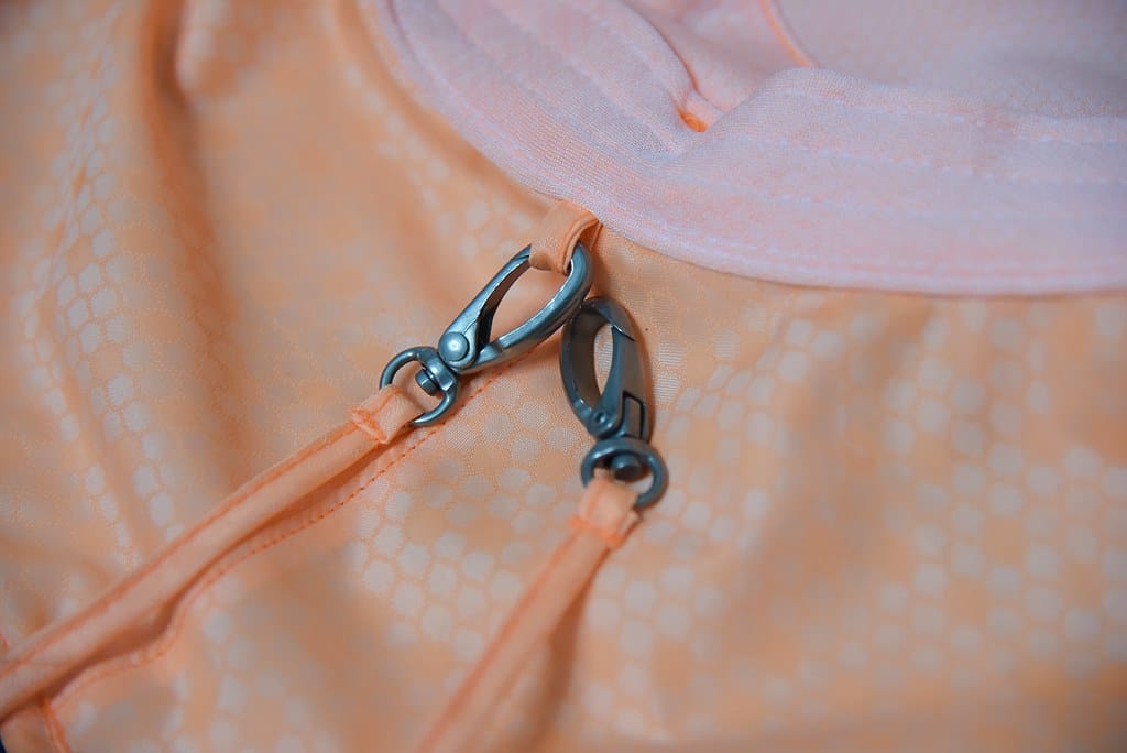 LightSPA美肌光波織物 ll 美肌光波多功能防曬披肩 花朵帽 UPF50、抗UV、防潑水 是炎炎夏日防曬必備好物,別讓熱情的太陽在你身上留下痕跡了。。 - 第16張圖 DSC_3519 -1