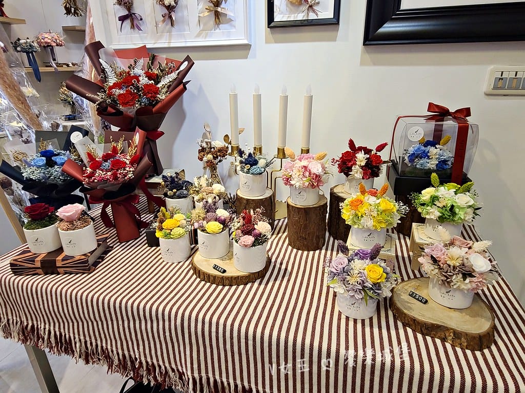 喜歡生活乾燥花店 ll 台北中山區 永生花、乾燥花店分享,來個不一樣的開幕盆栽、節日永生花束,進到店裡會讓人驚奇尖叫、少女心噴發的乾燥花、永生花店 - 第7張圖 batch_20200414_133740 -1