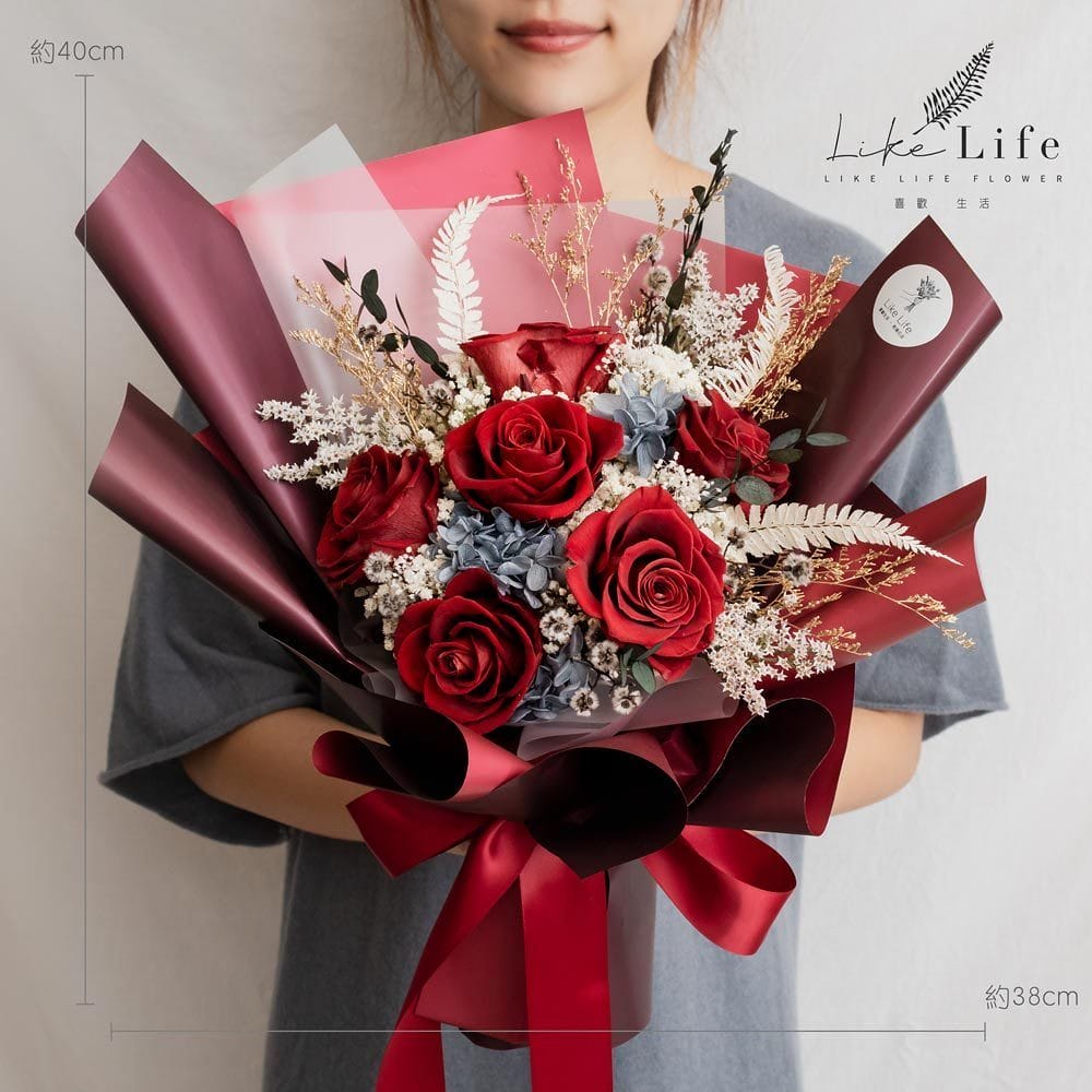 喜歡生活乾燥花店 ll 台北中山區 永生花、乾燥花店分享,來個不一樣的開幕盆栽、節日永生花束,進到店裡會讓人驚奇尖叫、少女心噴發的乾燥花、永生花店 - 第28張圖 永生花束紅色公分永生花束推薦