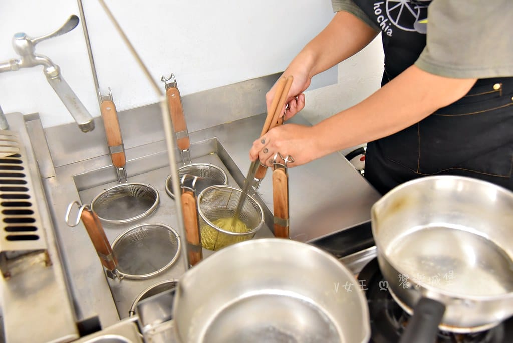 何家拉麵 公館店145 起平價拉麵 內用還可以無限續麵, batch_DSC_3782-1