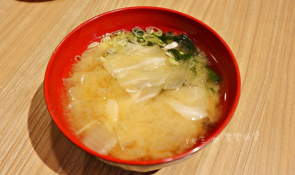 坐著做。海鮮丼飯專門店(新莊幸福店)巷弄中驚喜日式料理,海