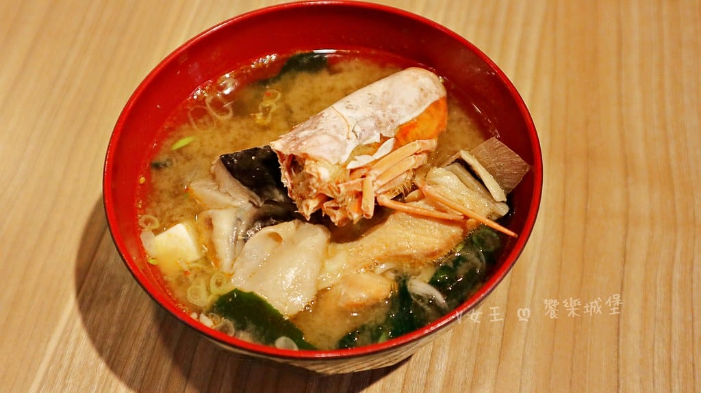 坐著做。海鮮丼飯專門店(新莊幸福店)巷弄中驚喜日式料理,海