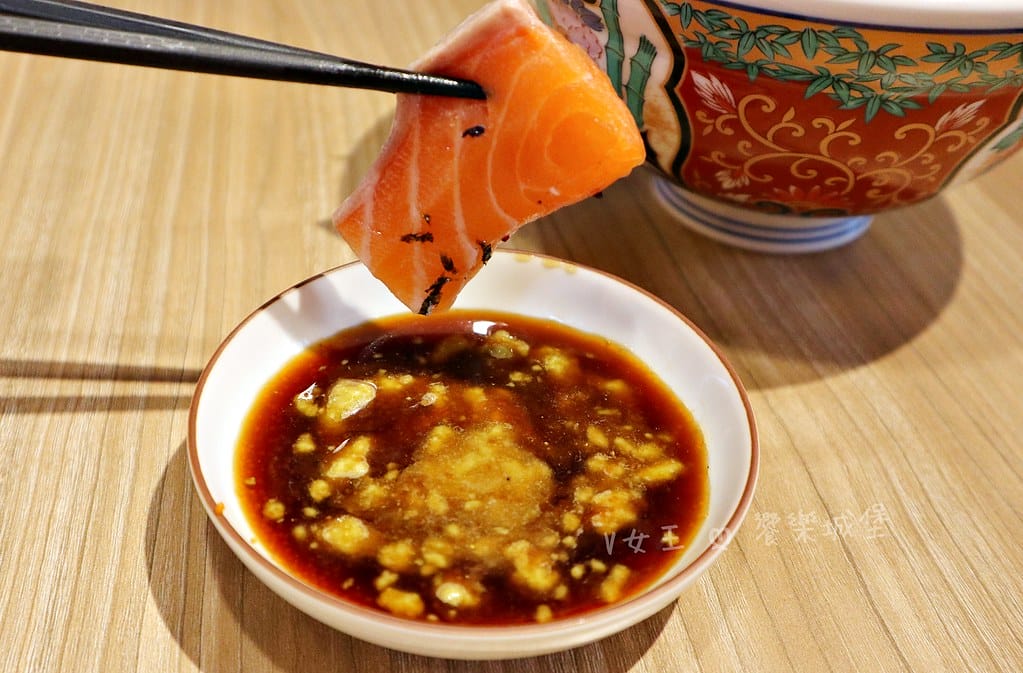 坐著做。海鮮丼飯專門店(新莊幸福店)巷弄中驚喜日式料理,海