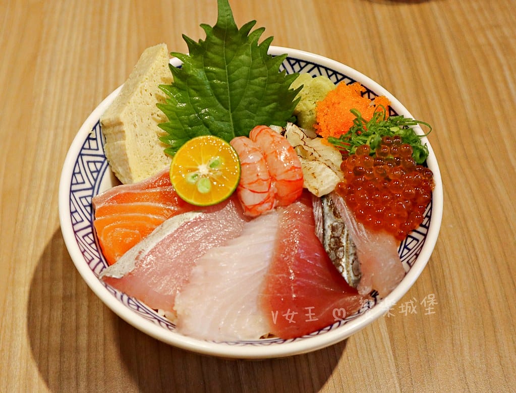 坐著做。海鮮丼飯專門店(新莊幸福店)巷弄中驚喜日式料理,海