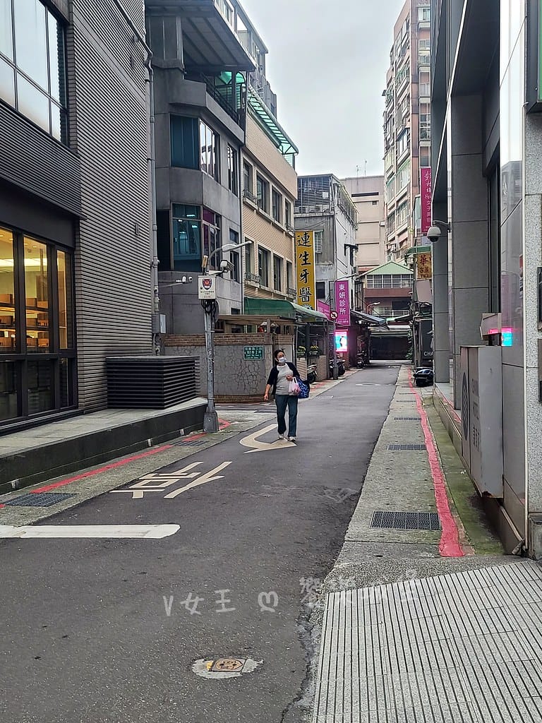 1825頭皮養護中心頭皮跟臉一樣都需要好好呵護,東門捷運站 1825頭皮養護中心頭皮跟臉一樣都需要好好呵護,東門捷運站