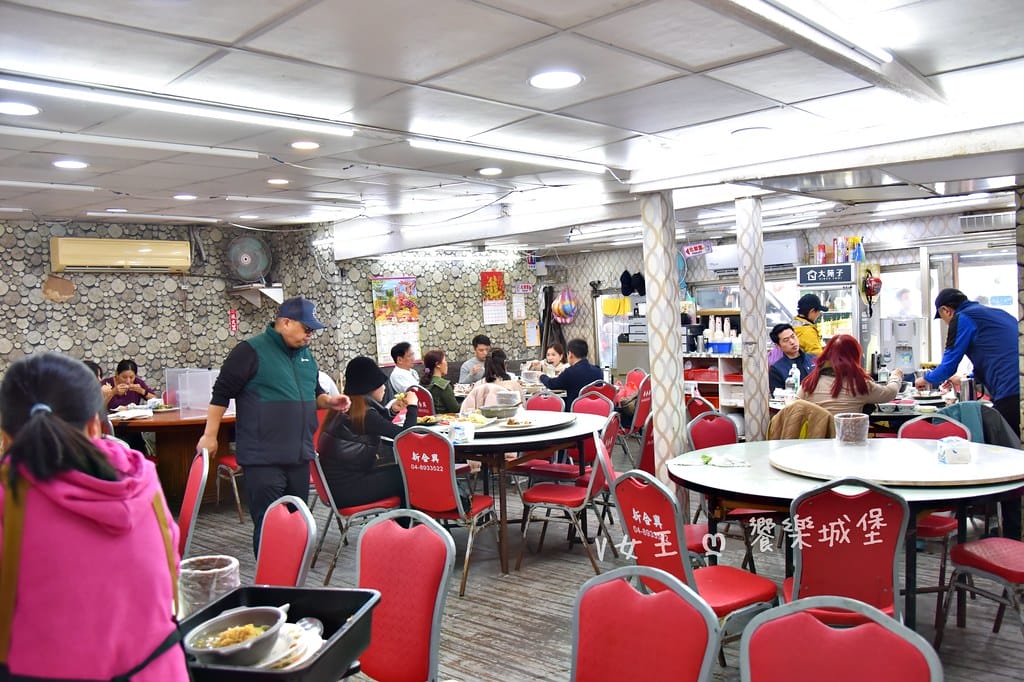 野柳望海亭海鮮餐廳超新鮮現撈活海鮮,活龍蝦一隻680,現