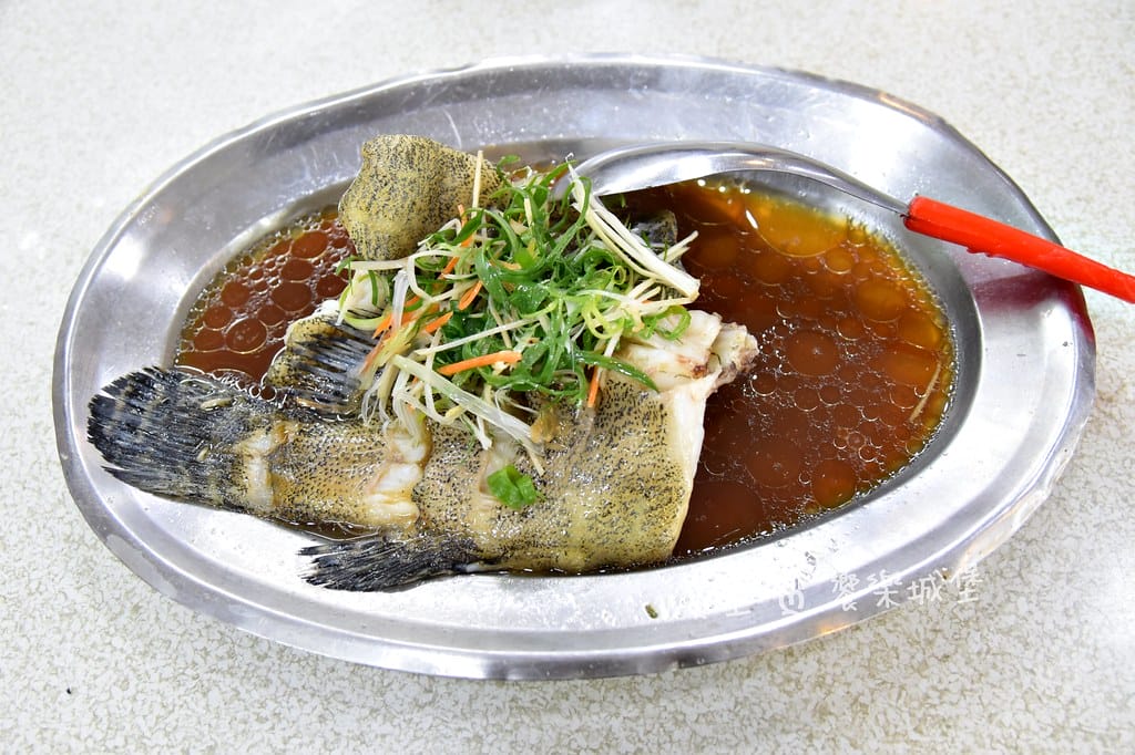 野柳望海亭海鮮餐廳超新鮮現撈活海鮮,活龍蝦一隻680,現