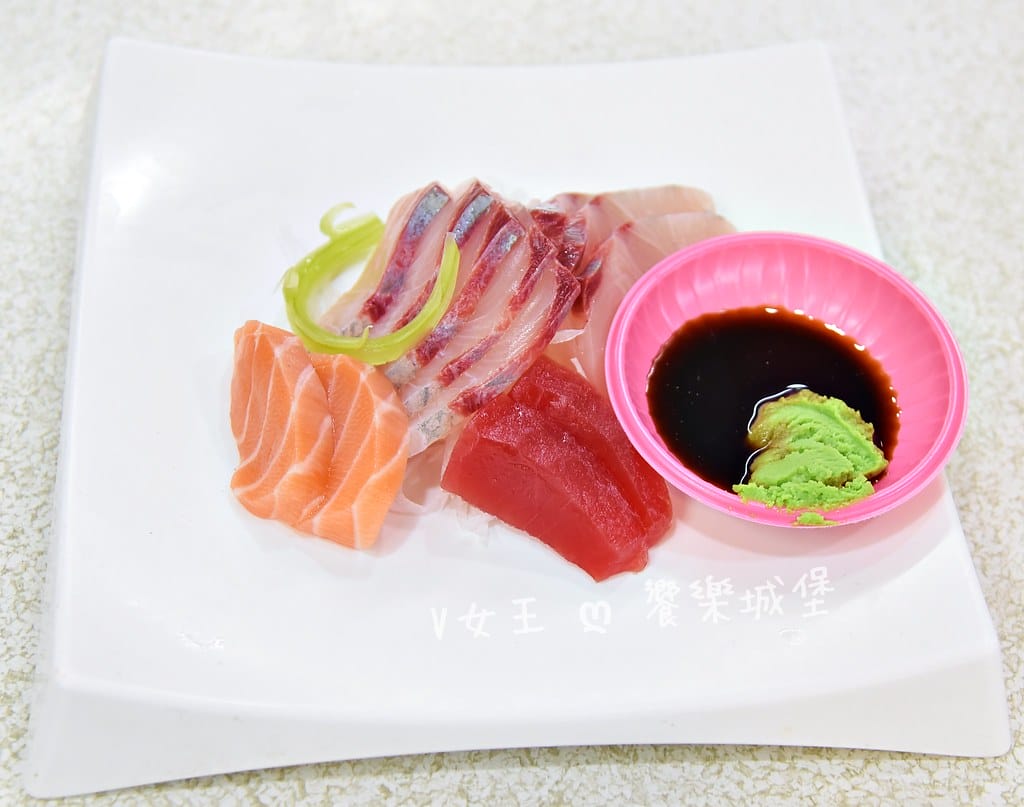 野柳望海亭海鮮餐廳超新鮮現撈活海鮮,活龍蝦一隻680,現