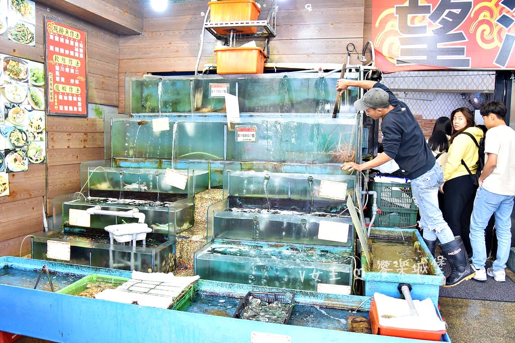 野柳望海亭海鮮餐廳超新鮮現撈活海鮮,活龍蝦一隻680,現