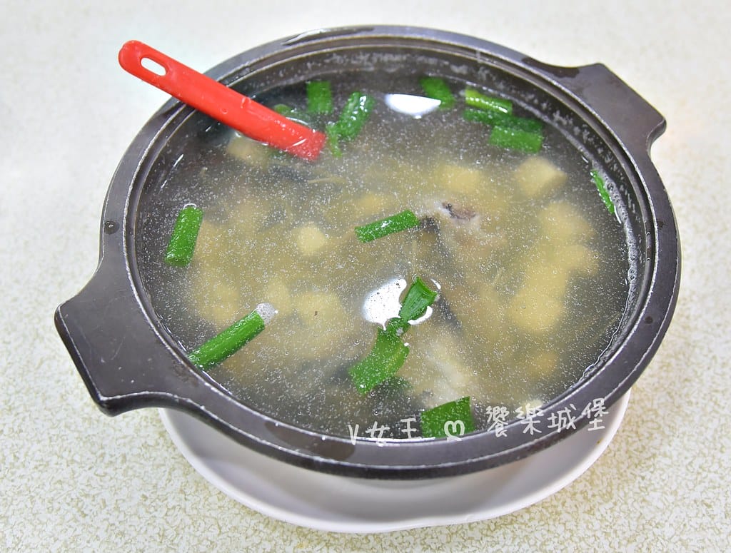 野柳望海亭海鮮餐廳超新鮮現撈活海鮮,活龍蝦一隻680,現