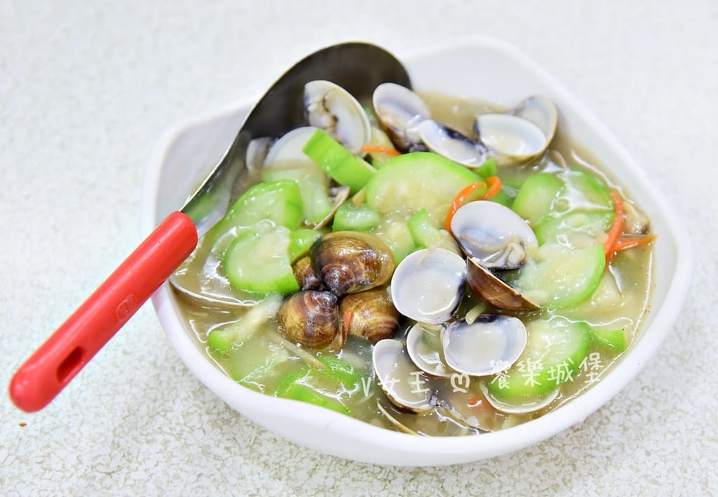 野柳望海亭海鮮餐廳超新鮮現撈活海鮮,活龍蝦一隻680,現