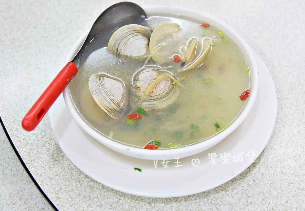 野柳望海亭海鮮餐廳超新鮮現撈活海鮮,活龍蝦一隻680,現