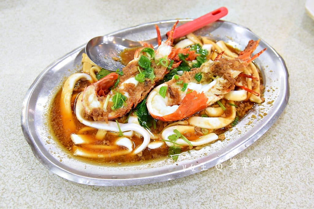 野柳望海亭海鮮餐廳超新鮮現撈活海鮮,活龍蝦一隻680,現