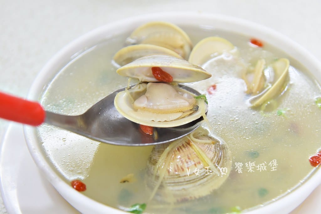 野柳望海亭海鮮餐廳超新鮮現撈活海鮮,活龍蝦一隻680,現