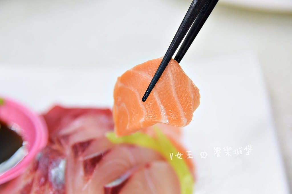 野柳望海亭海鮮餐廳超新鮮現撈活海鮮,活龍蝦一隻680,現