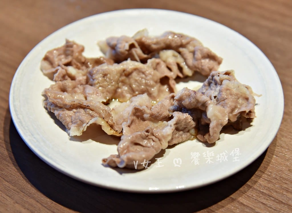 台北信義區 鼎楓寶島火鍋 ll 信義ATT火鍋店,多款湯底可