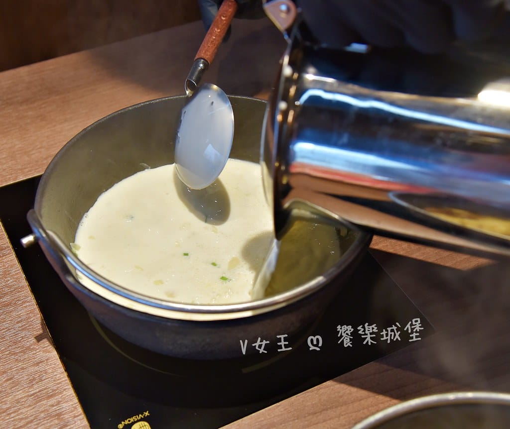 台北信義區 鼎楓寶島火鍋 ll 信義ATT火鍋店,多款湯底可