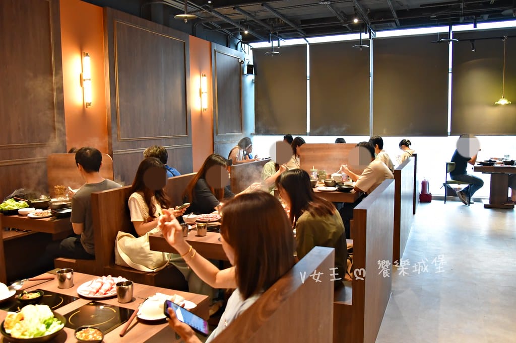 台北信義區 鼎楓寶島火鍋 ll 信義ATT火鍋店,多款湯底可