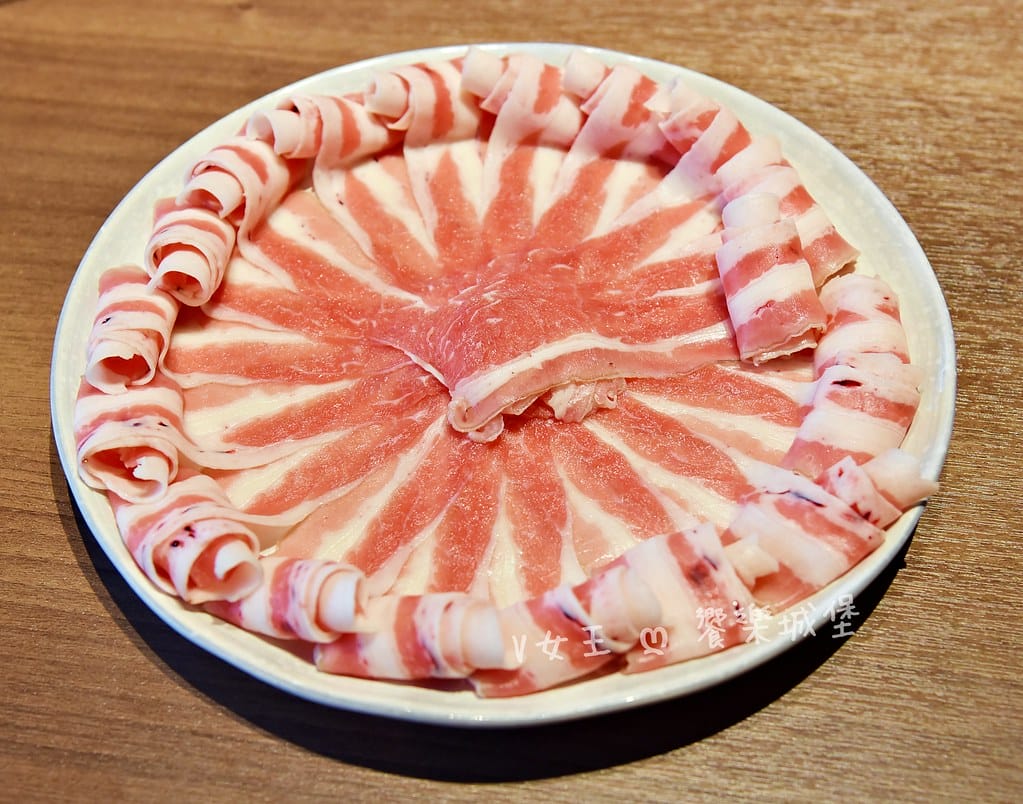 台北信義區 鼎楓寶島火鍋 ll 信義ATT火鍋店,多款湯底可