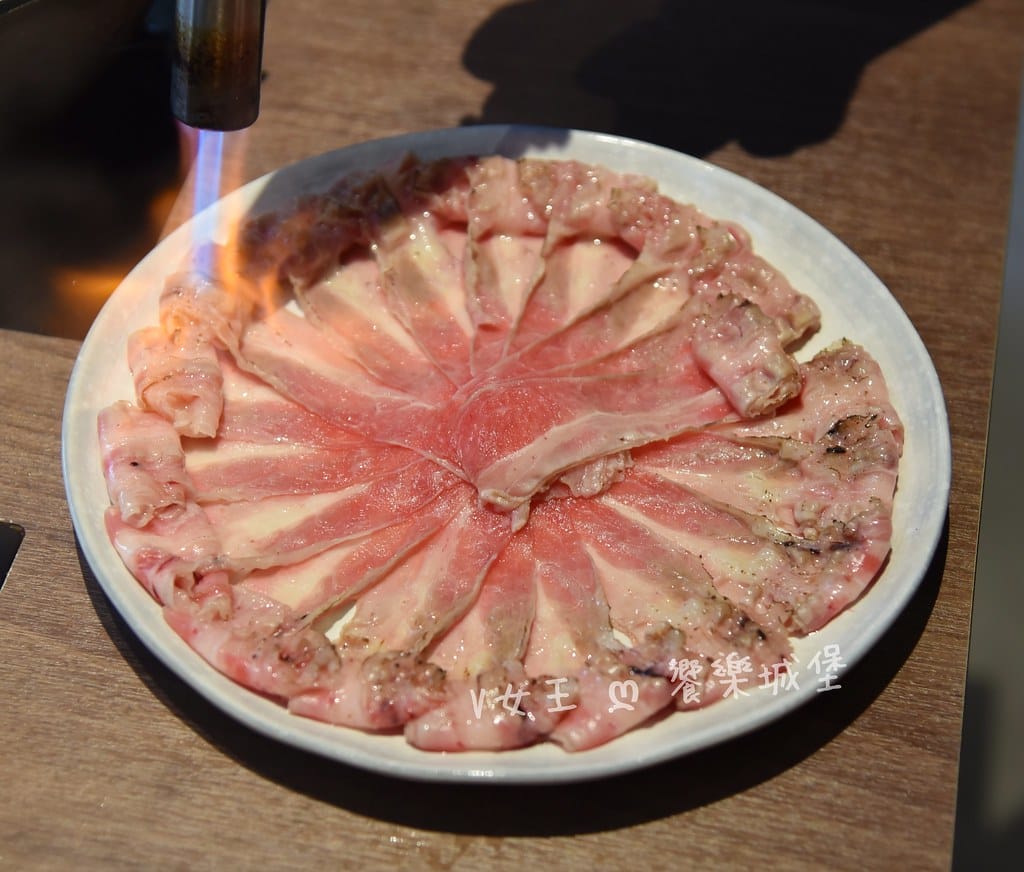 台北信義區 鼎楓寶島火鍋 ll 信義ATT火鍋店,多款湯底可