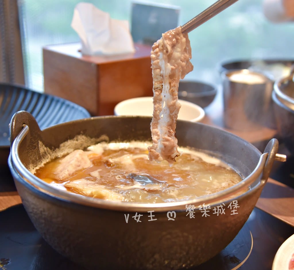 台北信義區 鼎楓寶島火鍋 ll 信義ATT火鍋店,多款湯底可