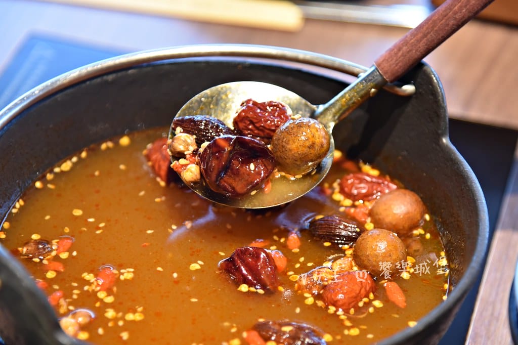 台北信義區 鼎楓寶島火鍋 ll 信義ATT火鍋店,多款湯底可