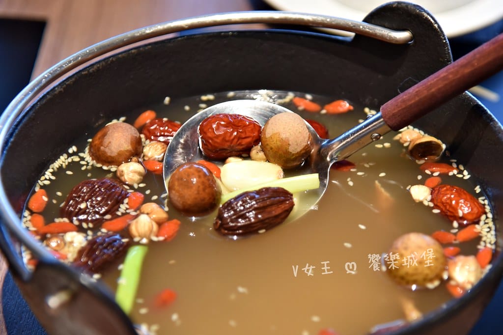 台北信義區 鼎楓寶島火鍋 ll 信義ATT火鍋店,多款湯底可