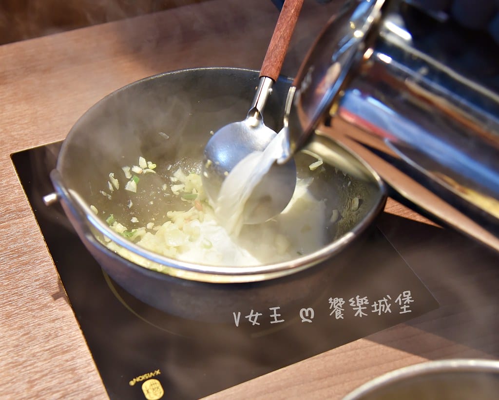 台北信義區 鼎楓寶島火鍋 ll 信義ATT火鍋店,多款湯底可