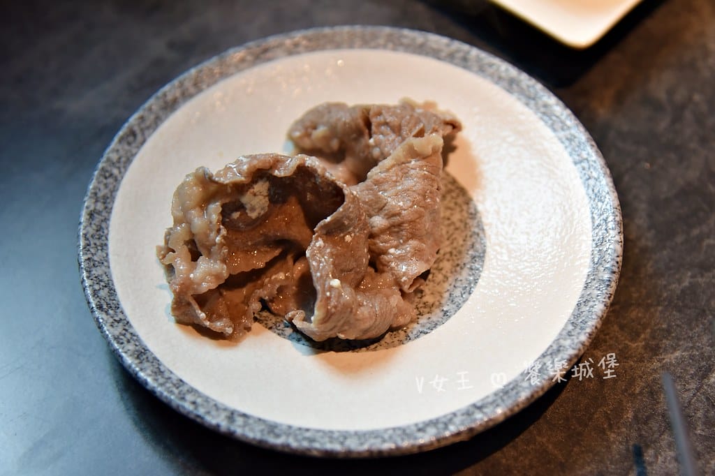 怎麻辣頂級鴛鴦麻辣火鍋 ll 桃園青埔麻辣鍋推薦,四格火鍋湯