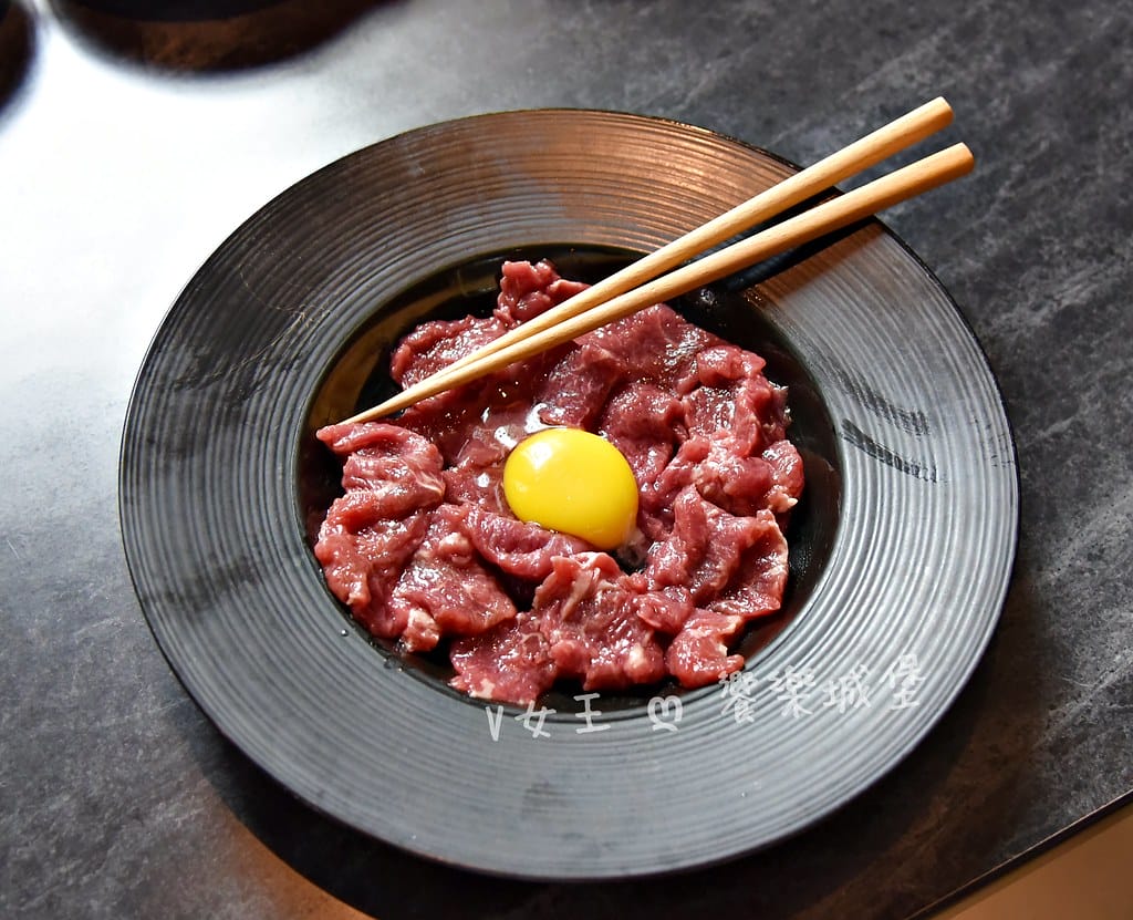 怎麻辣頂級鴛鴦麻辣火鍋 ll 桃園青埔麻辣鍋推薦,四格火鍋湯