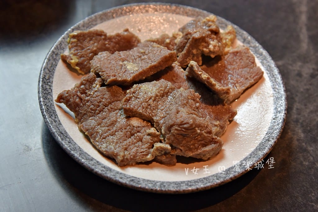 怎麻辣頂級鴛鴦麻辣火鍋 ll 桃園青埔麻辣鍋推薦,四格火鍋湯