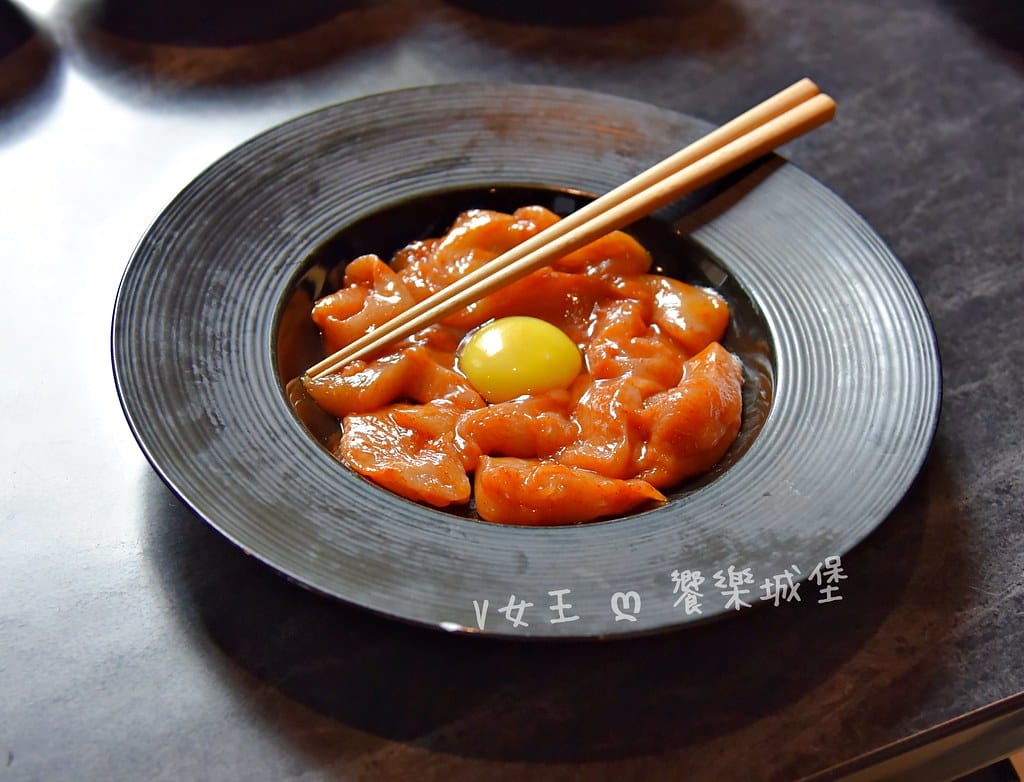 怎麻辣頂級鴛鴦麻辣火鍋 ll 桃園青埔麻辣鍋推薦,四格火鍋湯