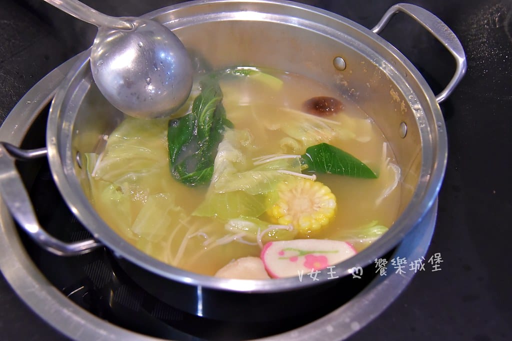 蒸天下海鮮蒸氣火鍋 ll 板橋火鍋推薦,專人桌邊服務,活體海