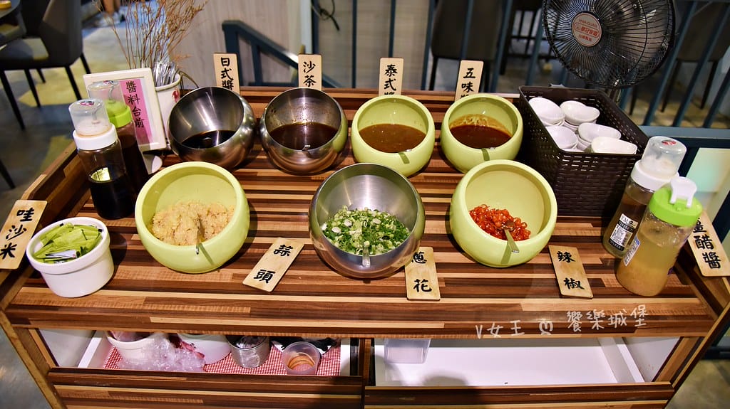 蒸天下海鮮蒸氣火鍋 ll 板橋火鍋推薦,專人桌邊服務,活體海