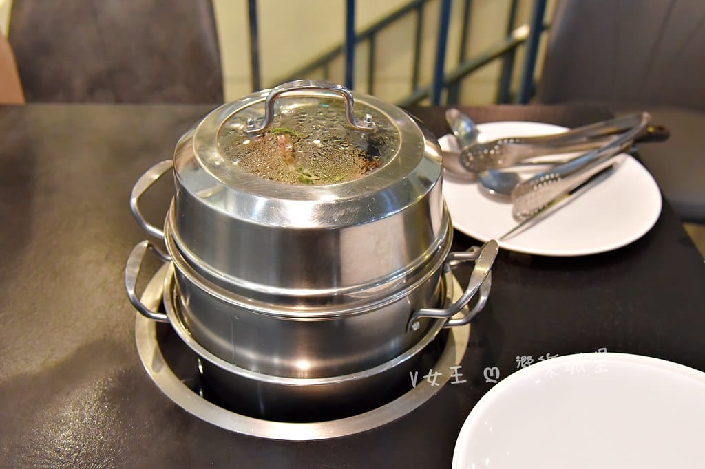 蒸天下海鮮蒸氣火鍋 ll 板橋火鍋推薦,專人桌邊服務,活體海