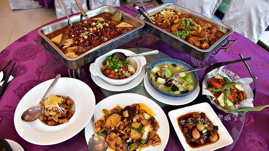 湘川餐廳 ll 淡水輕軌美食,必吃麻辣干鍋、特色小炒、重慶烤